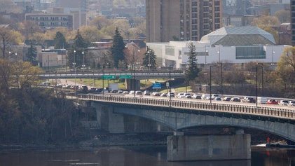 Pont d'Ottawa et circulation.jpg